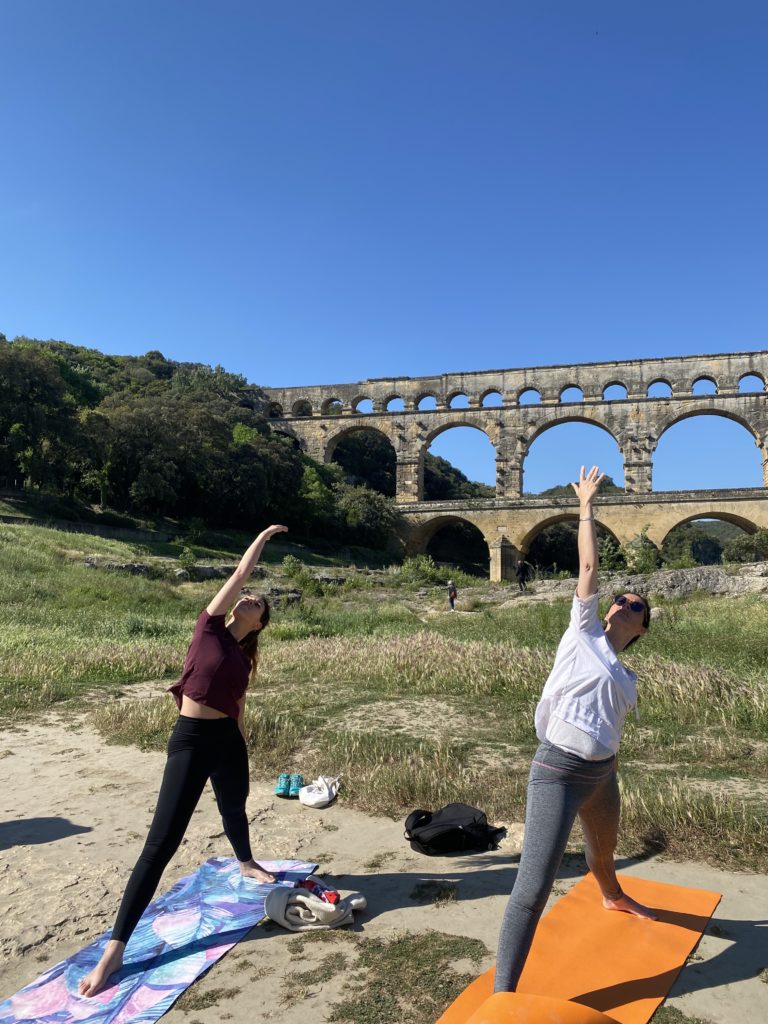 Yoga du matin au Pont du Gard