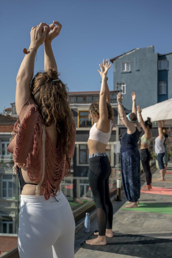 yoga-pratique-rooftop-istanbul